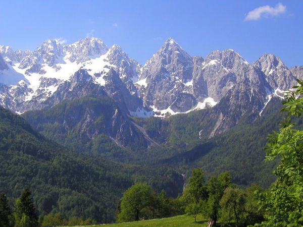 Pogled na Martuljkovo skupino s Srednjega vrha